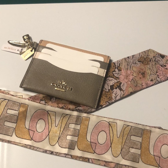 New with Tags Coach ID/Credit Card/Bill Holder - Picture 4 of 4